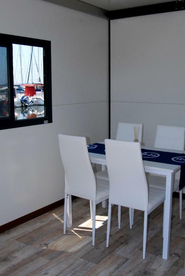 House Boat Luxury *
