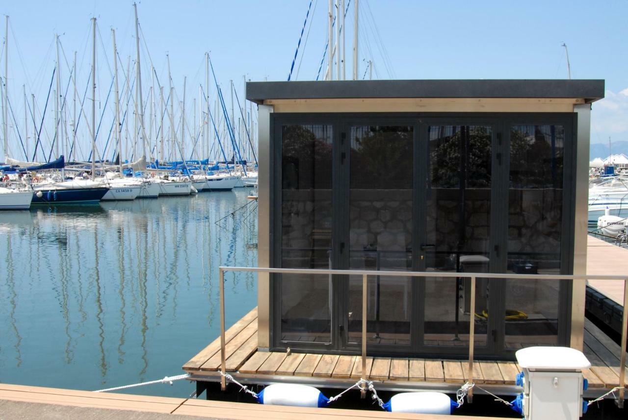 Botel House Boat Luxury *